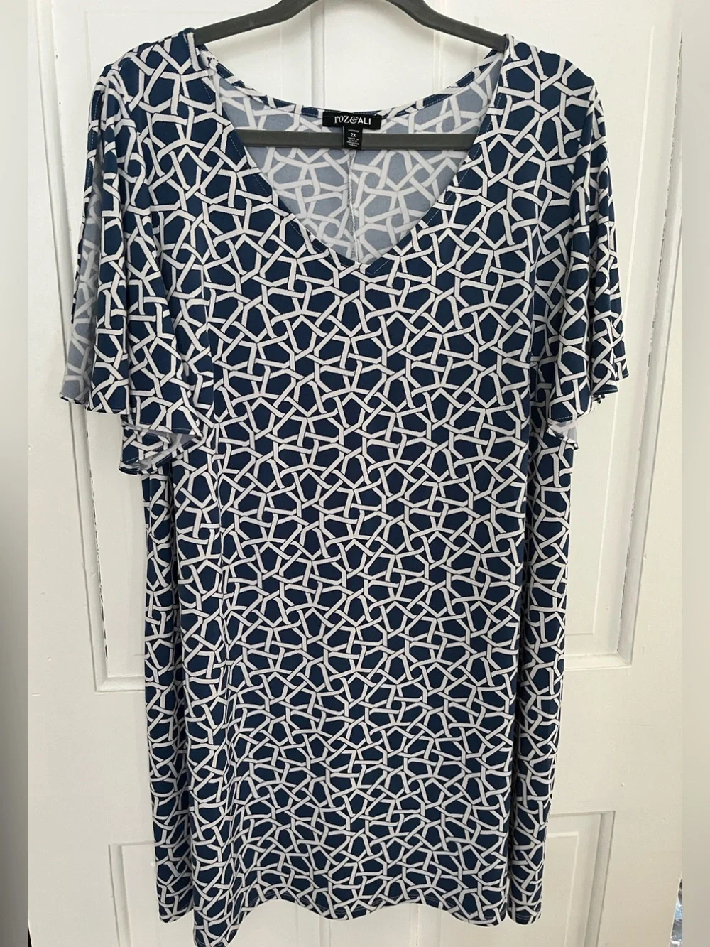 Roz & Ali Tunic Top Blue White 2X Short slit side sleeves